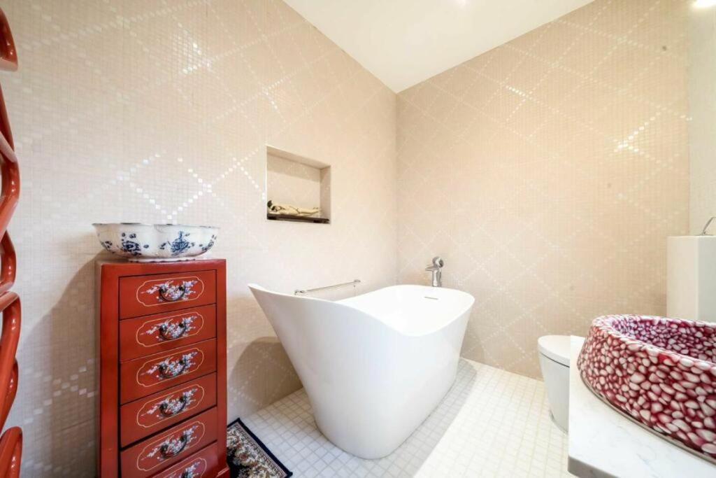 Bed & Breakfast House Brentford